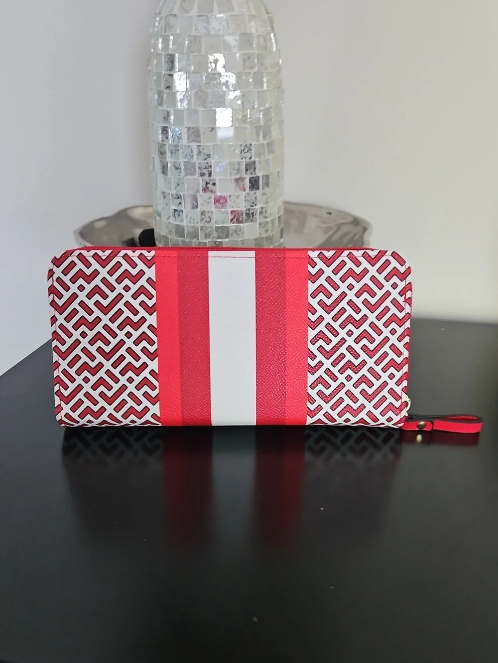 Tote w/ Matching Zip Around Wallet, Red/White, NWOT, (17x11.5x5 tote, 8x4 wallet
